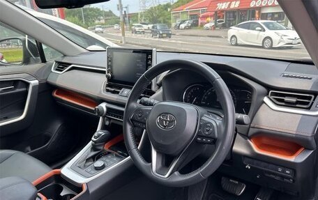 Toyota RAV4, 2022 год, 2 700 000 рублей, 8 фотография