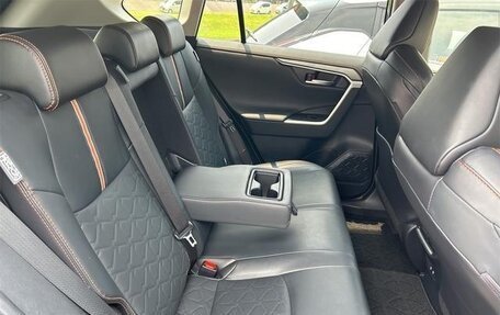 Toyota RAV4, 2022 год, 2 700 000 рублей, 24 фотография