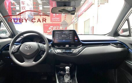 Toyota C-HR I рестайлинг, 2021 год, 2 100 000 рублей, 7 фотография