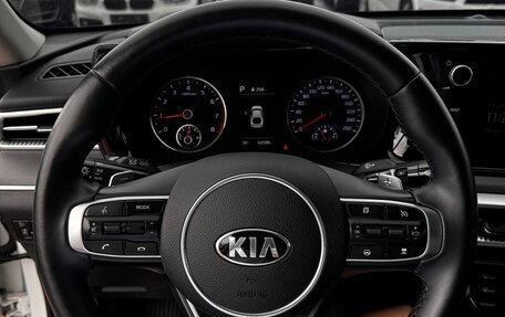 KIA K5, 2022 год, 1 900 090 рублей, 28 фотография