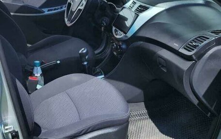Hyundai Solaris II рестайлинг, 2011 год, 580 000 рублей, 6 фотография