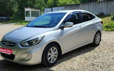 Hyundai Solaris II рестайлинг, 2011 год, 580 000 рублей, 3 фотография