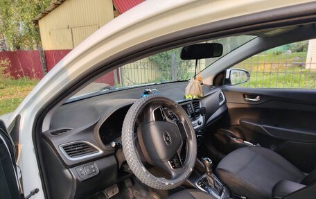 Hyundai Solaris II рестайлинг, 2017 год, 1 000 000 рублей, 5 фотография