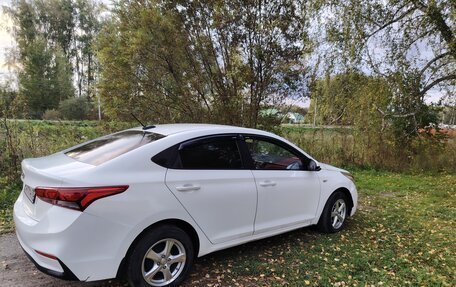 Hyundai Solaris II рестайлинг, 2017 год, 1 000 000 рублей, 3 фотография