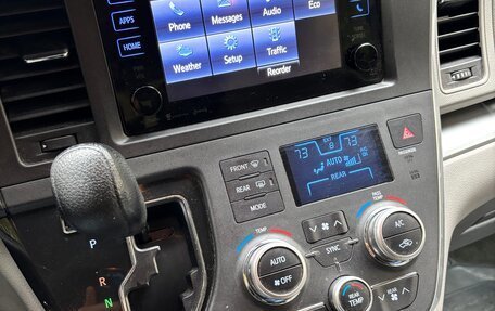 Toyota Sienna III, 2017 год, 3 000 000 рублей, 10 фотография