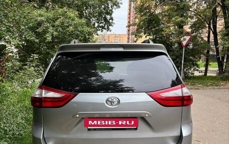 Toyota Sienna III, 2017 год, 3 000 000 рублей, 6 фотография