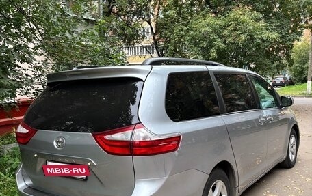 Toyota Sienna III, 2017 год, 3 000 000 рублей, 5 фотография