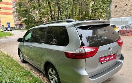 Toyota Sienna III, 2017 год, 3 000 000 рублей, 7 фотография