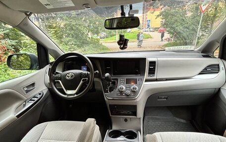 Toyota Sienna III, 2017 год, 3 000 000 рублей, 17 фотография