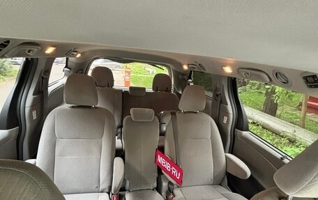 Toyota Sienna III, 2017 год, 3 000 000 рублей, 22 фотография