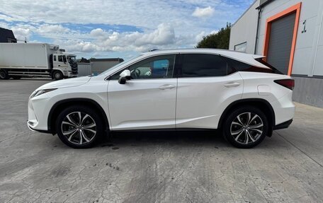 Lexus RX IV рестайлинг, 2021 год, 5 600 000 рублей, 4 фотография