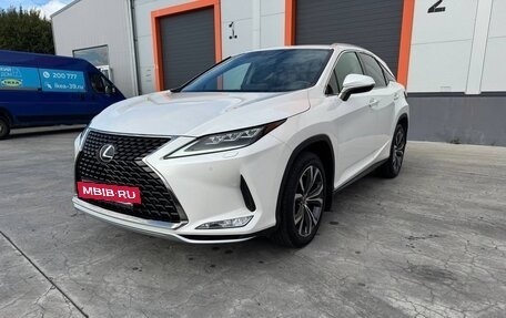 Lexus RX IV рестайлинг, 2021 год, 5 600 000 рублей, 3 фотография