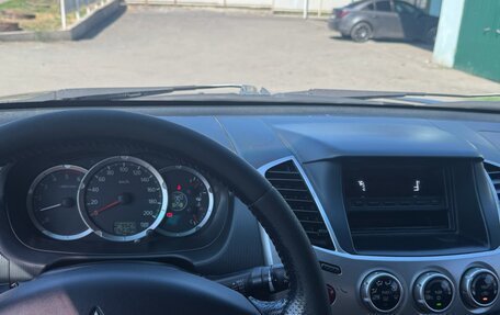 Mitsubishi L200 IV рестайлинг, 2015 год, 1 450 000 рублей, 8 фотография