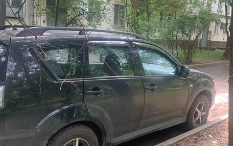 Mitsubishi Outlander III рестайлинг 3, 2011 год, 800 000 рублей, 1 фотография