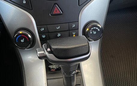 Chevrolet Cruze II, 2010 год, 800 000 рублей, 9 фотография