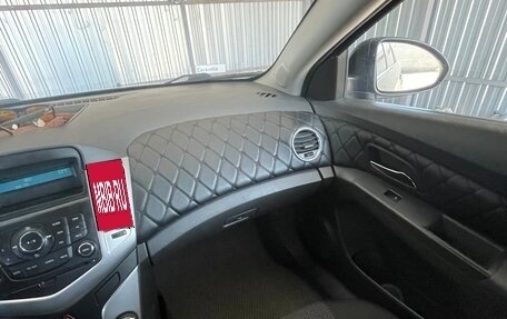 Chevrolet Cruze II, 2010 год, 800 000 рублей, 10 фотография