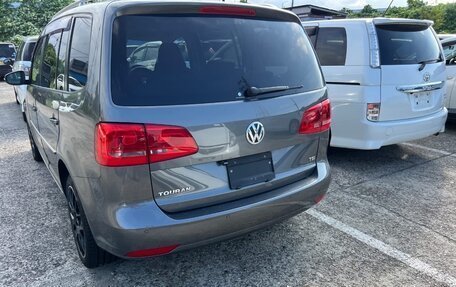 Volkswagen Touran III, 2011 год, 1 250 000 рублей, 4 фотография