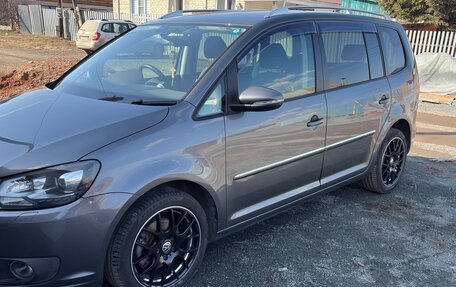 Volkswagen Touran III, 2011 год, 1 250 000 рублей, 11 фотография