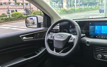 Ford Edge II рестайлинг, 2021 год, 2 300 000 рублей, 15 фотография
