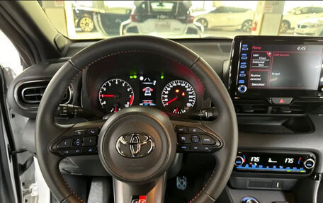 Toyota Yaris, 2022 год, 6 115 765 рублей, 7 фотография