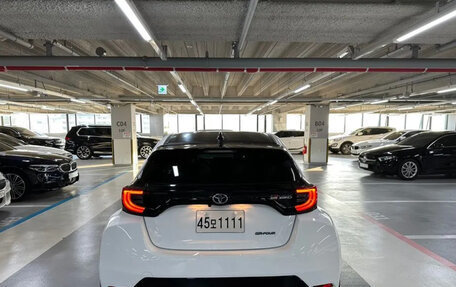 Toyota Yaris, 2022 год, 6 115 765 рублей, 4 фотография