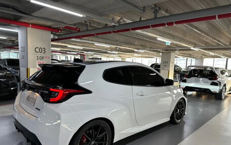 Toyota Yaris, 2022 год, 6 115 765 рублей, 3 фотография