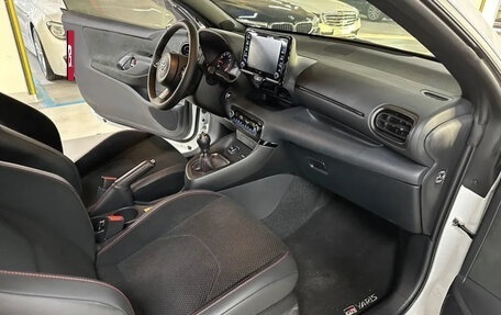 Toyota Yaris, 2022 год, 6 115 765 рублей, 8 фотография