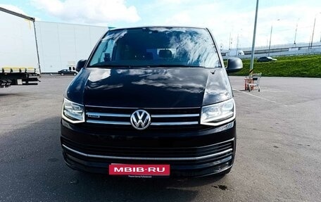 Volkswagen Caravelle T6 рестайлинг, 2016 год, 2 790 000 рублей, 1 фотография