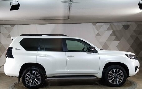 Toyota Land Cruiser Prado 150 рестайлинг 2, 2021 год, 5 629 000 рублей, 6 фотография