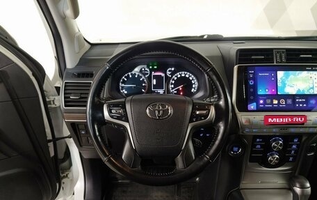 Toyota Land Cruiser Prado 150 рестайлинг 2, 2021 год, 5 629 000 рублей, 8 фотография