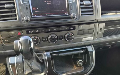 Volkswagen Caravelle T6 рестайлинг, 2016 год, 2 790 000 рублей, 8 фотография