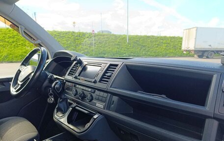 Volkswagen Caravelle T6 рестайлинг, 2016 год, 2 790 000 рублей, 12 фотография