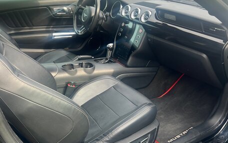 Ford Mustang VI рестайлинг, 2017 год, 2 499 000 рублей, 6 фотография