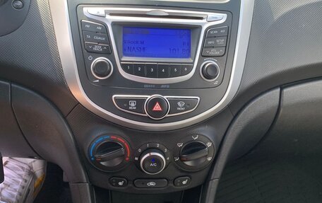 Hyundai Solaris II рестайлинг, 2013 год, 780 000 рублей, 18 фотография