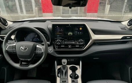 Toyota Highlander, 2025 год, 6 100 000 рублей, 14 фотография
