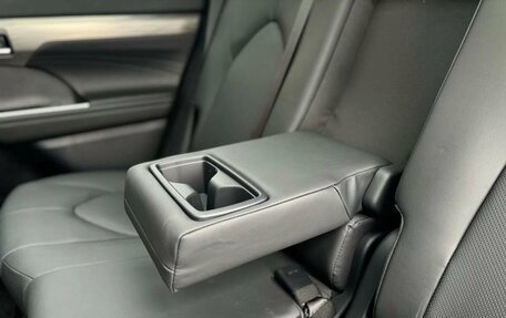 Toyota Highlander, 2025 год, 6 100 000 рублей, 38 фотография