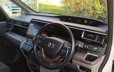 Honda Stepwgn IV, 2021 год, 2 700 000 рублей, 2 фотография