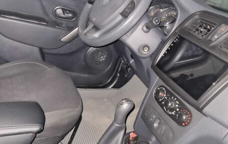 Renault Sandero II рестайлинг, 2015 год, 800 000 рублей, 1 фотография