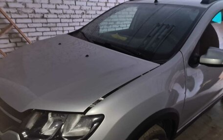 Renault Sandero II рестайлинг, 2015 год, 800 000 рублей, 2 фотография