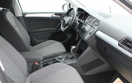 Volkswagen Tiguan II, 2021 год, 3 295 000 рублей, 13 фотография