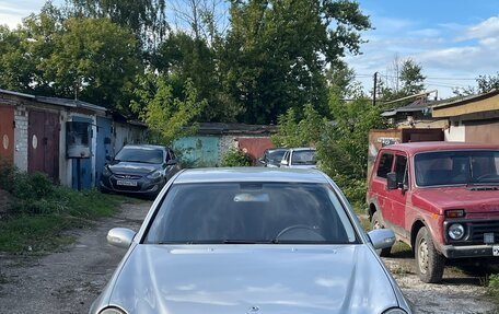 Mercedes-Benz E-Класс, 2003 год, 450 000 рублей, 1 фотография