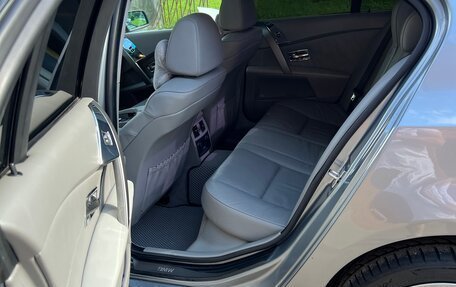 BMW 5 серия, 2004 год, 1 650 000 рублей, 17 фотография