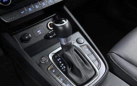 Hyundai Kona I, 2022 год, 1 290 000 рублей, 12 фотография