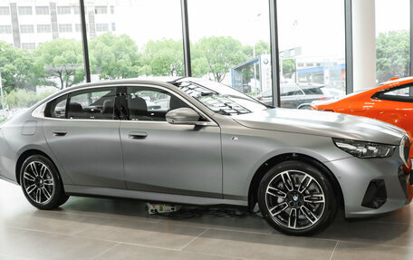 BMW 5 серия, 2025 год, 7 068 437 рублей, 5 фотография