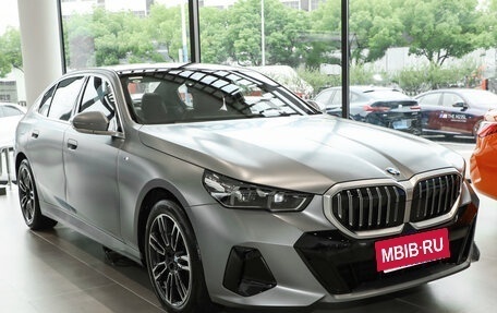 BMW 5 серия, 2025 год, 7 068 437 рублей, 4 фотография