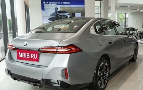 BMW 5 серия, 2025 год, 7 068 437 рублей, 6 фотография