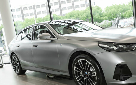 BMW 5 серия, 2025 год, 7 068 437 рублей, 9 фотография