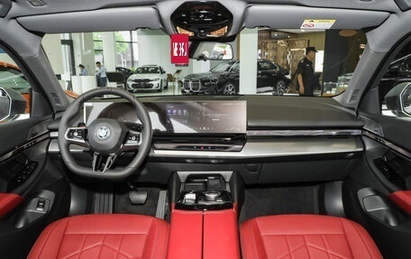 BMW 5 серия, 2025 год, 7 068 437 рублей, 12 фотография