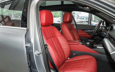 BMW 5 серия, 2025 год, 7 068 437 рублей, 28 фотография