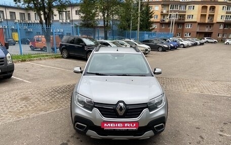 Renault Sandero II рестайлинг, 2019 год, 1 050 000 рублей, 2 фотография